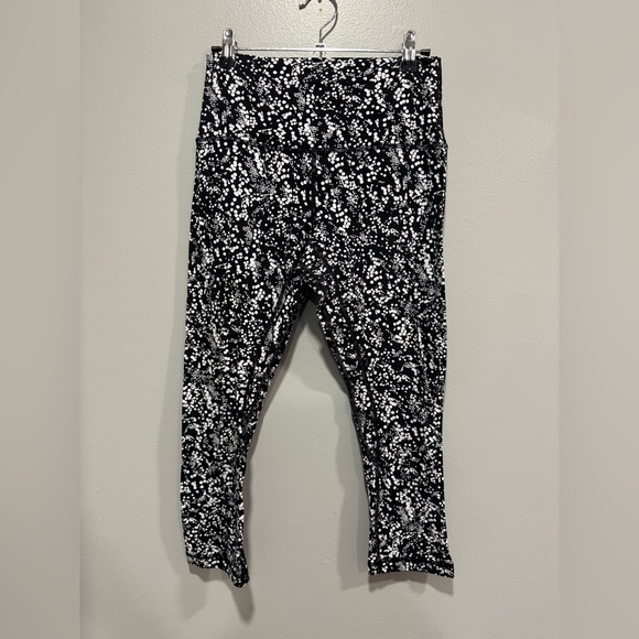 lululemon athletica Pants - Lululemon Align Crop *21" in Chirasu Black Size 6